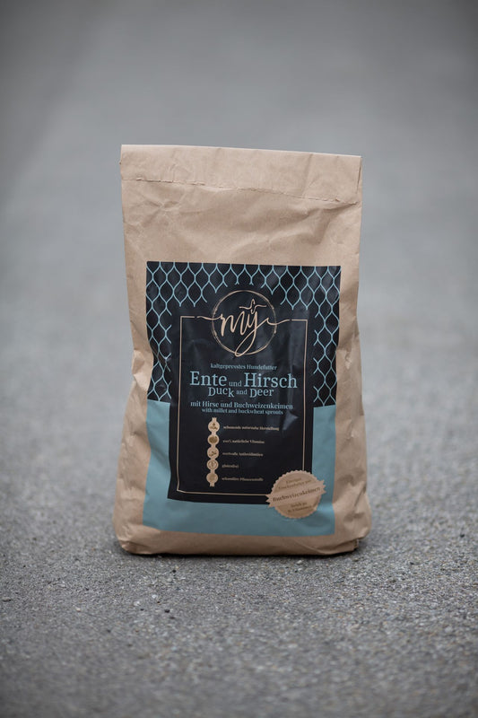Cold-pressed dry food duck & venison with millet/buckwheat sprouts